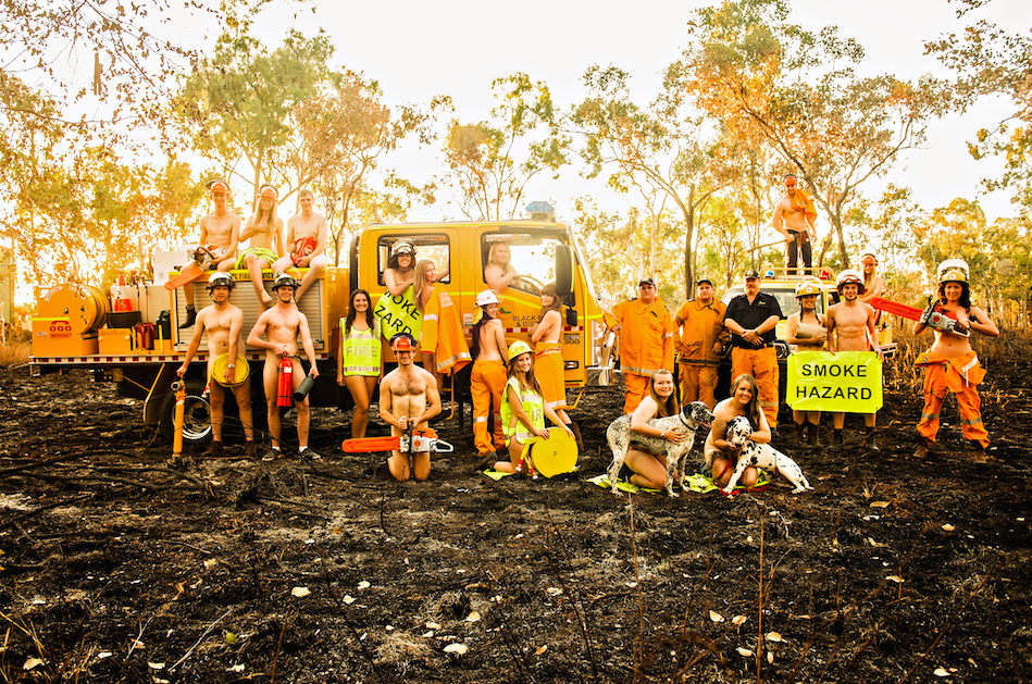 студенты позировали голыми для календаря, ветеринары снялись обнажёнными ради сбора средств