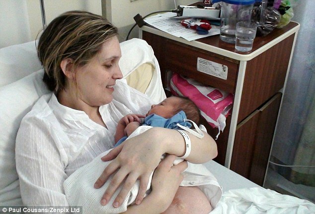 Больная раком мама сделала всё, чтобы её сын чувствовал мамину любовь, даже после её смерти Больная раком, Ровена, написала сыну ,открытки, любовь, после смерти, чувствовал