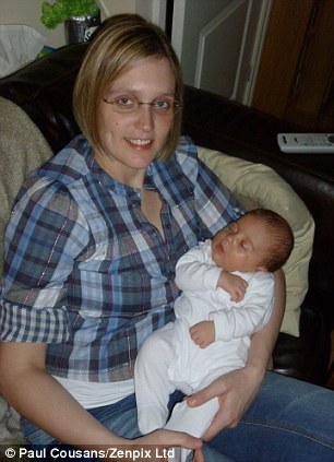 Больная раком мама сделала всё, чтобы её сын чувствовал мамину любовь, даже после её смерти Больная раком, Ровена, написала сыну ,открытки, любовь, после смерти, чувствовал