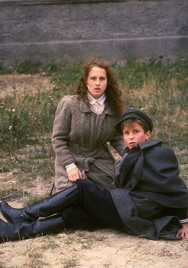 Первые фильмы в которых снялись звезды Голливуда первые роли звёзд Голливуда, дебют в фильме, первая роль в фильме