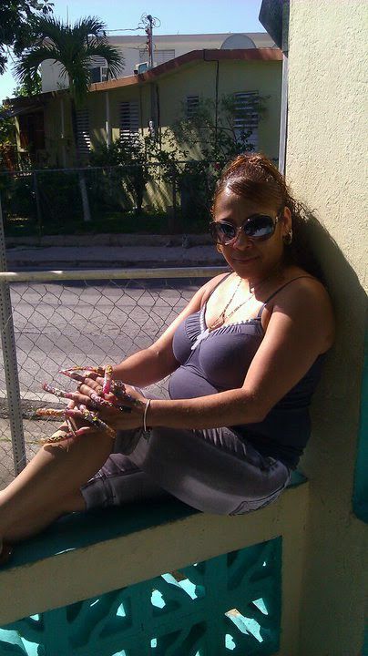 Девушки с просто невероятно длинными ногтями девушки с длинными ногтями фото, невероятно длинные ногти, длинный маникюр