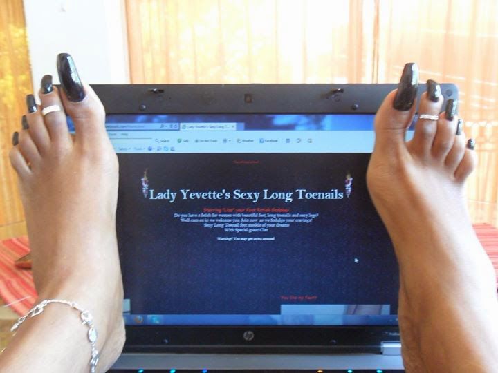 Девушки с просто невероятно длинными ногтями девушки с длинными ногтями фото, невероятно длинные ногти, длинный маникюр