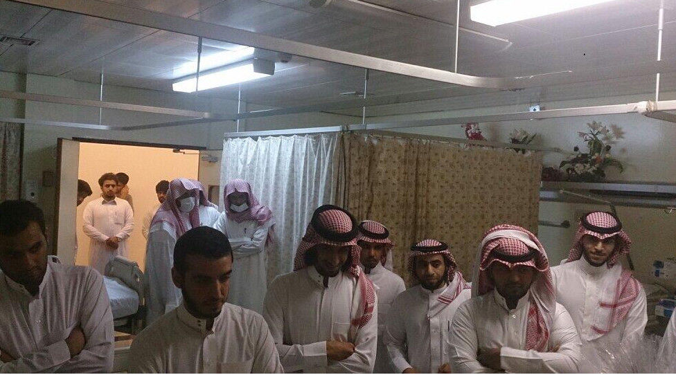 парень нашел поддержку через твиттер, twitter пришло много посетителей, больной написал в твиттер, пожаловался что никто не посещает