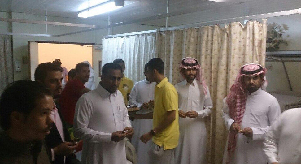 парень нашел поддержку через твиттер, twitter пришло много посетителей, больной написал в твиттер, пожаловался что никто не посещает