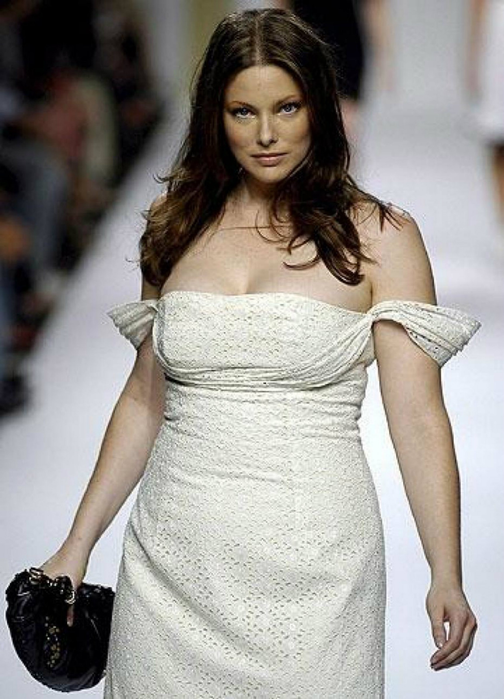 Другая мода: модели размера плюс штурмуют мировые подиумы модели размера плюс сайз, полные модели