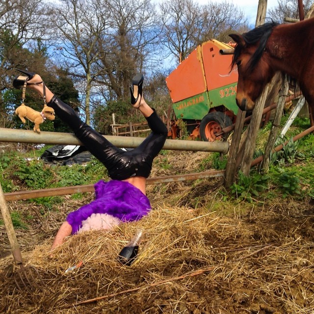 Юмор в падении, попой к верху, фотограф __remmidemmi, Сандро Джиордан, Sandro Giordoan