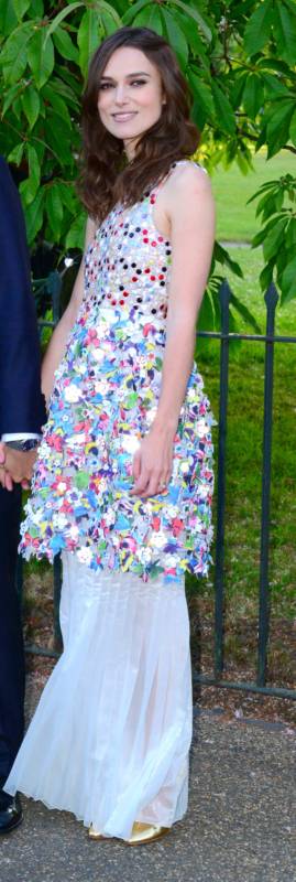 Самые нелепые наряды голливудских знаменитостей за последнее время нелепые наряды звёзд, самые дурацкие наряды голливудских звёзд