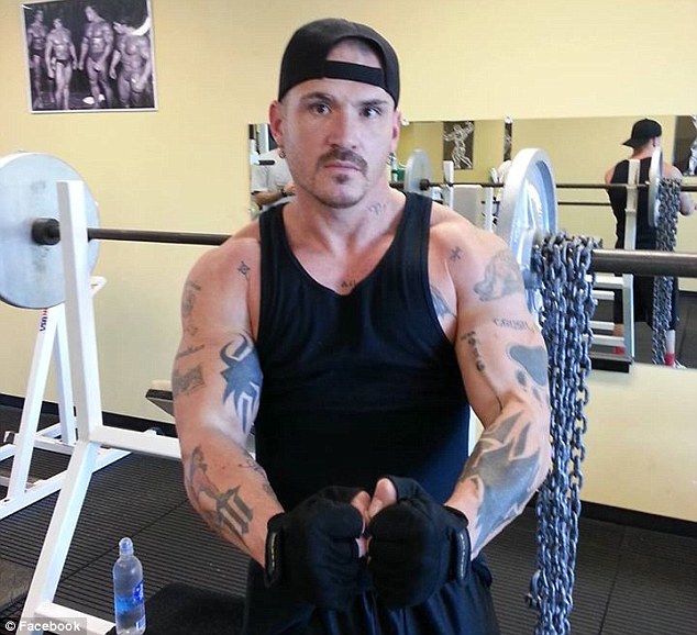 Лицо пeдoфилa, после того как его чуть не избил до смерти разъяренный отец ребенка Рэймонд Флорандер, Raymond Frolander, Джейсона Браунинга, Jason Browning