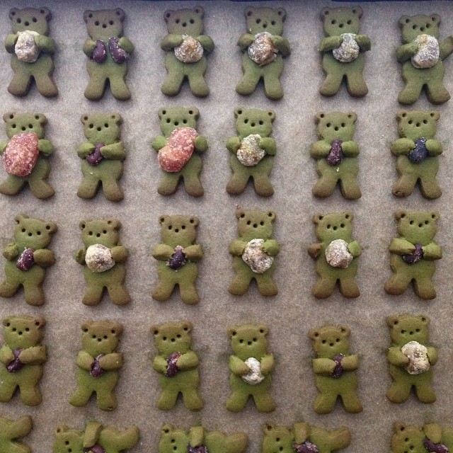 Maa Tamagosan bears, медвежата обнимающие орехи, печенье в виде медвежат