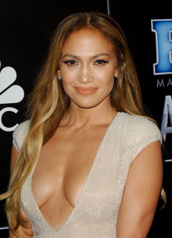 Дженнифер Лопес People Magazine Awards, платье Дженнифер Лопес на People Magazine Awards, глубокое декольте Дженнифер Лопес