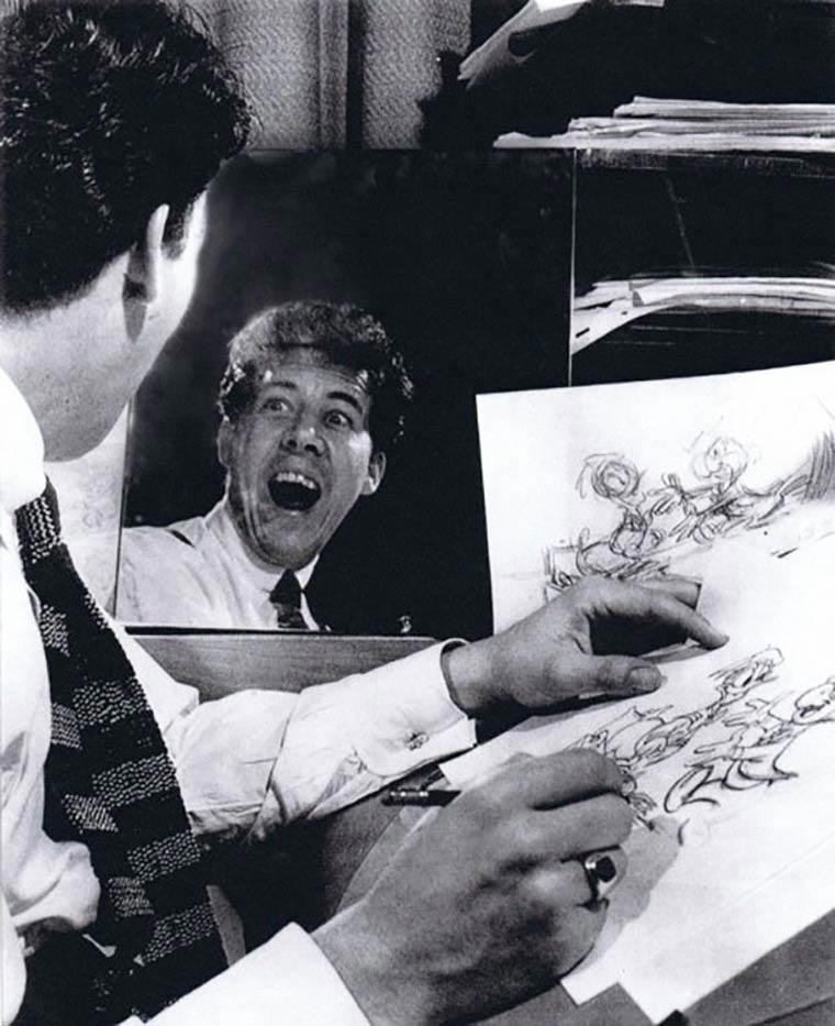 Аниматоры Диснея корчили рожи в зеркало, чтобы изобразить эмоции своих персонажей аниматоры Диснея корчат рожи, мультпликаторы Дисней строят гримасы в зеркало, художники Дисней эмоции персонажей