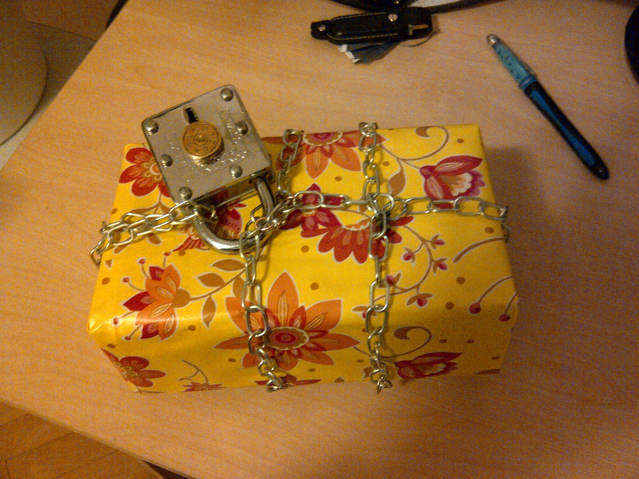 упаковка подарка для девушки, подарок для девушки, садистская упаковка