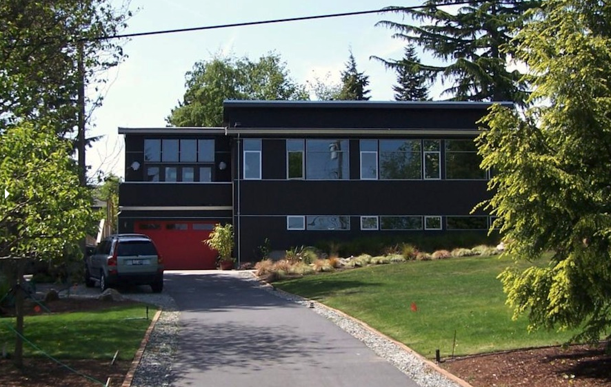 Перестройки дома, перестроили старый дом, изменили внешний вид дома