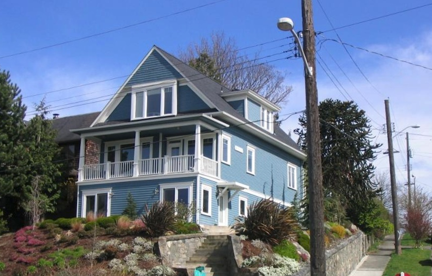 Перестройки дома, перестроили старый дом, изменили внешний вид дома