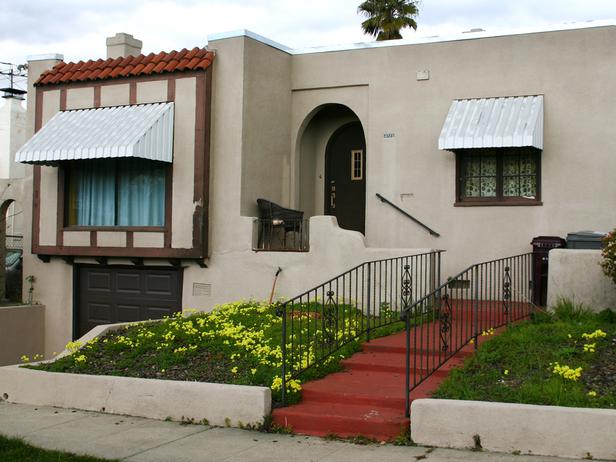 Перестройки дома, перестроили старый дом, изменили внешний вид дома