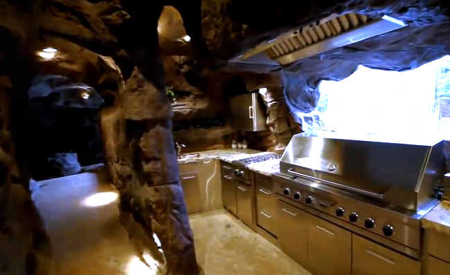 Фантастический бассейн за 2 млн долларов, который таит в себе множество сюрпризов бассейн в штате Юта, бассейн за 2 млн долларов, самый роскошный бассейн, самый шикарный бассейн