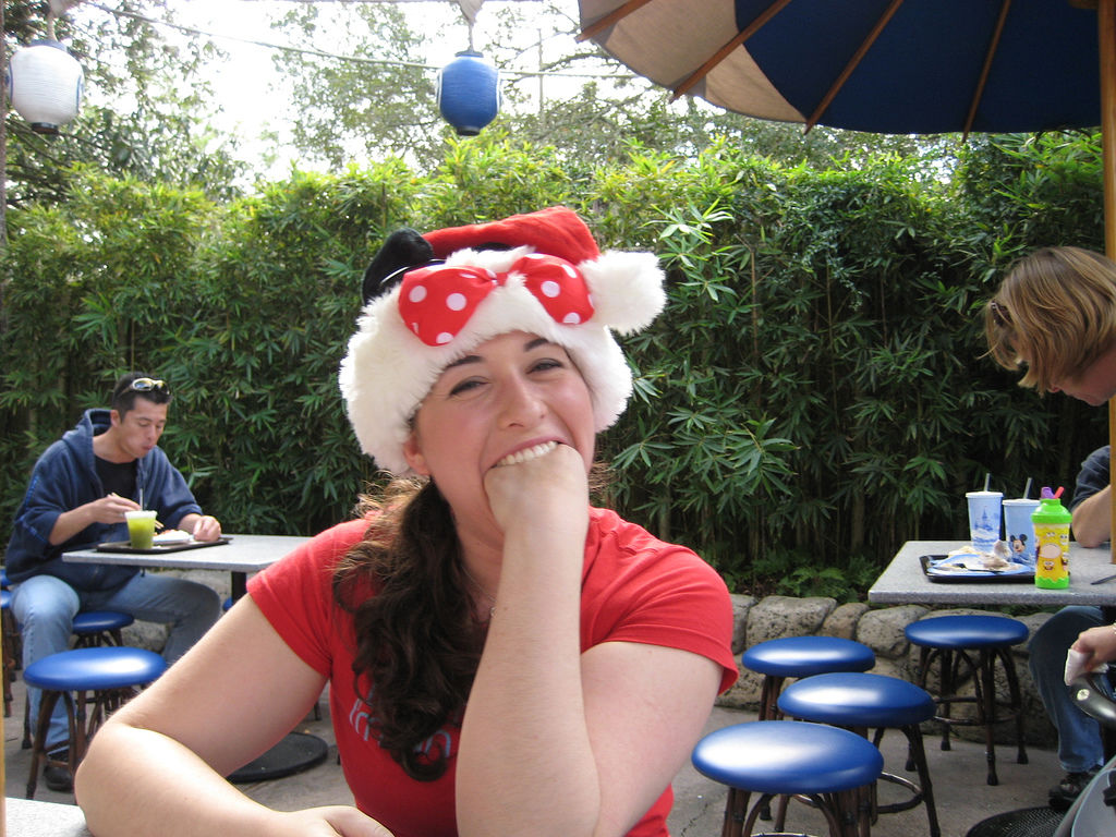 У кого рот больше. Странная тенденция у девушек из зарубежных соц сетей Интернет-мем, кулак в рот, у кого рот больше