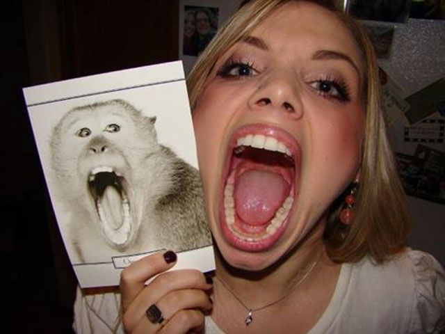 У кого рот больше. Странная тенденция у девушек из зарубежных соц сетей Интернет-мем, кулак в рот, у кого рот больше