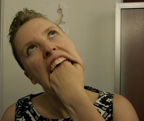 У кого рот больше. Странная тенденция у девушек из зарубежных соц сетей Интернет-мем, кулак в рот, у кого рот больше