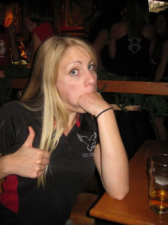 У кого рот больше. Странная тенденция у девушек из зарубежных соц сетей Интернет-мем, кулак в рот, у кого рот больше