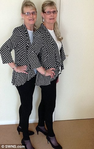 сестры близнецы одинаковая одежда, Кэти Хеффернан и Рози Коулз, близнецы носят одинаковую одежду