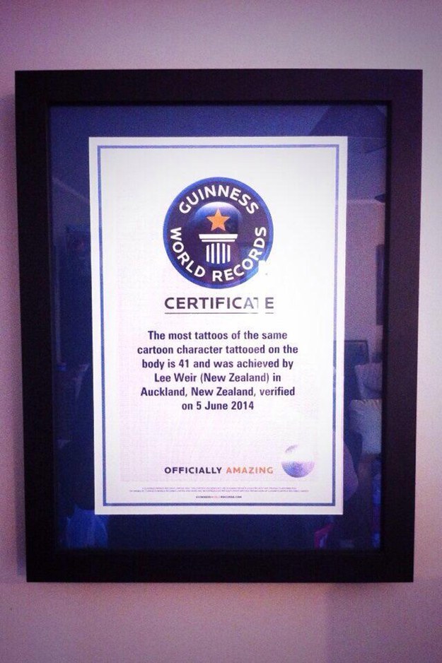 Книга рекордов Гиннеса тату Гомер Симпсона, рекорд  41 татуировка Гомера Симпсона, Ли Вейр, Lee Weir, тату рукав Гомер Симпсон