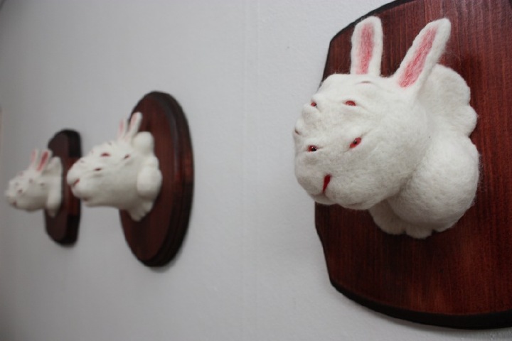 Zoe Williamsскульптуры из фетра, войлочные скульптуры охотничьи трофеи, Зои Уильямс Zoe Williams 