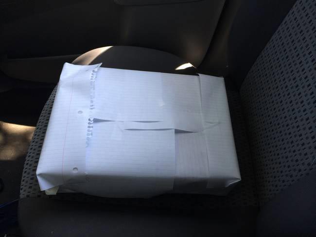 идиотская упаковка подарков, люди не пытались упаковать подарки, смешная упаковка подарков