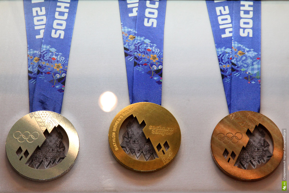 Медали сочи спортсмены. Олимпийские медали Сочи. Олимпийские медали Сочи 2014. Медали зимних Олимпийских игр.