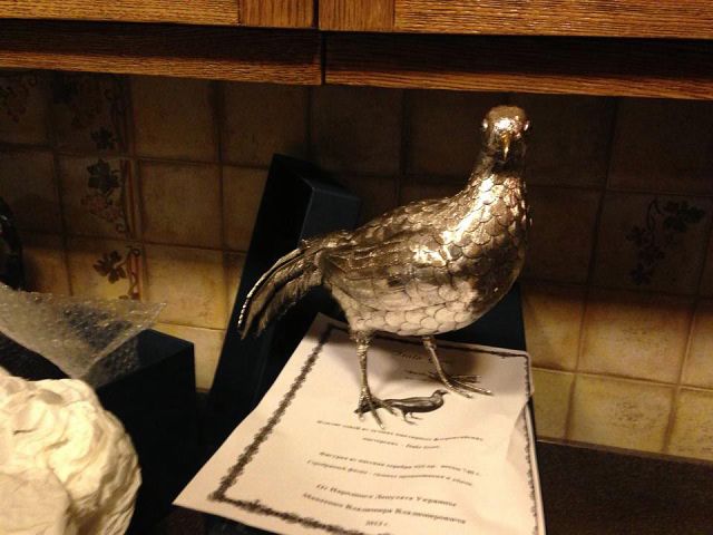 Журналисты,протестующие, внутри, резиденции, загородного дома, Виктор Янукович, портрет, унитаз