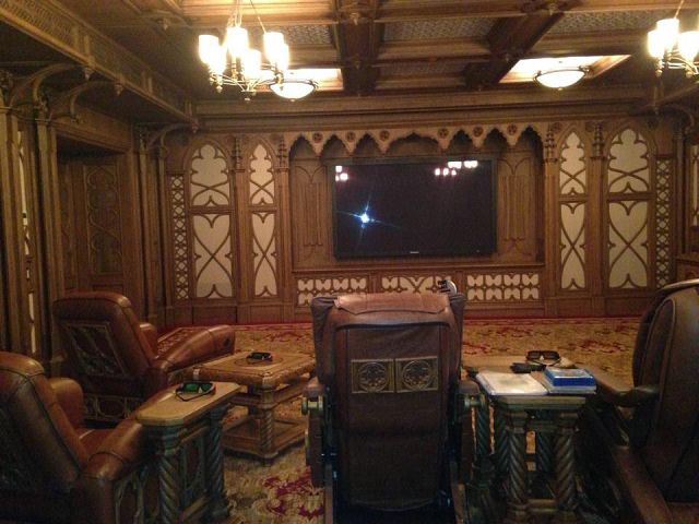 Журналисты,протестующие, внутри, резиденции, загородного дома, Виктор Янукович, портрет, унитаз