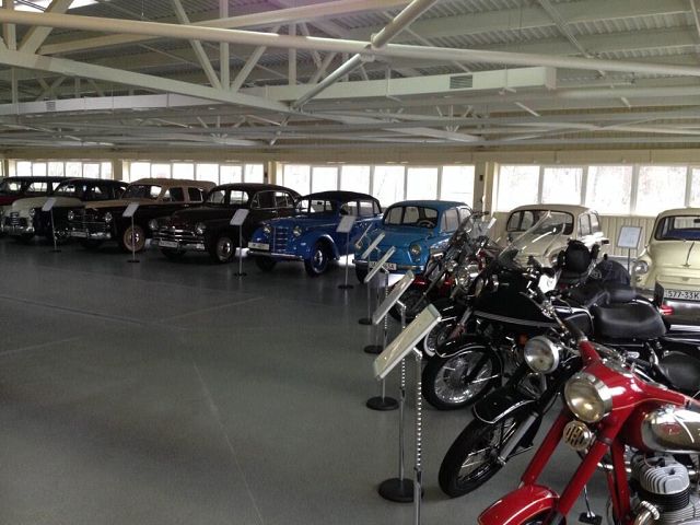 Журналисты,протестующие, внутри, резиденции, загородного дома, Виктор Янукович, портрет, унитаз