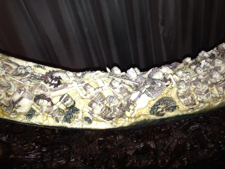 Журналисты,протестующие, внутри, резиденции, загородного дома, Виктор Янукович, портрет, унитаз