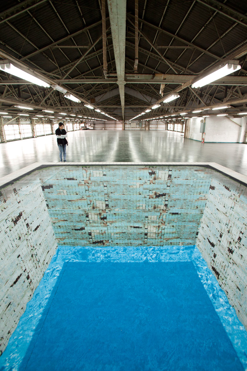 3d рисунок бассейн, Йерун Бишеру Jeroen Bisscheroux, нарисованный бассейн в Японии, бассейн оптическая иллюзия