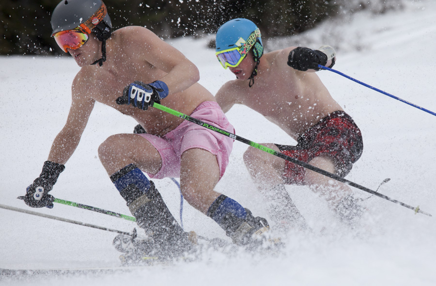 соревнования по лыжному спорту в бикини, Лыжники в бикини, Соревнования в бикини, Bikini & Board Shorts Downhill, Crystal Mountain