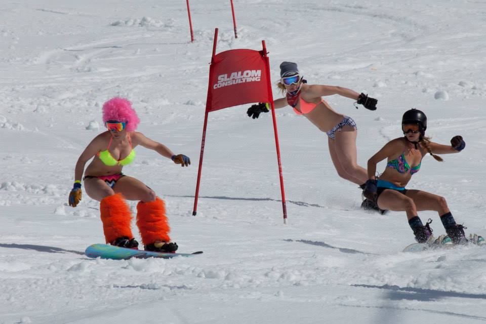 соревнования по лыжному спорту в бикини, Лыжники в бикини, Соревнования в бикини, Bikini & Board Shorts Downhill, Crystal Mountain