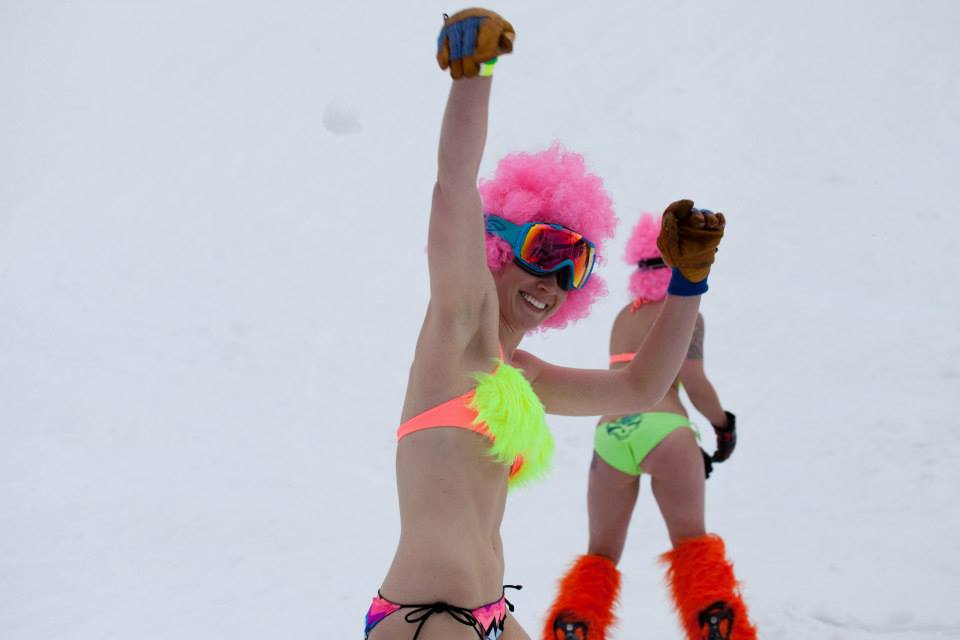 соревнования по лыжному спорту в бикини, Лыжники в бикини, Соревнования в бикини, Bikini & Board Shorts Downhill, Crystal Mountain