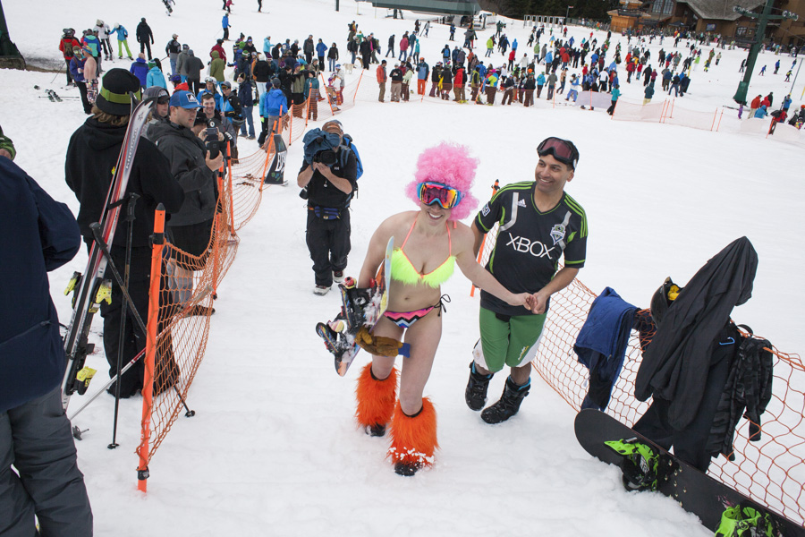 соревнования по лыжному спорту в бикини, Лыжники в бикини, Соревнования в бикини, Bikini & Board Shorts Downhill, Crystal Mountain