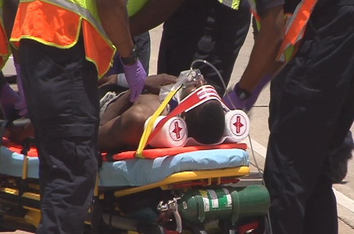 Ехал на матрасе пикап, слетел матрас упал на дорогу,