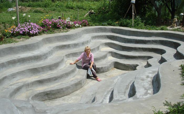 бассейн на заднем участке, бассейн на дачном участке своими руками, голубой бассейн на дачном участке, строительство бассейна на участке