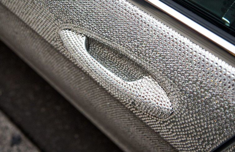 Русская студентка мерседес покрытый стразами, Дарья Родионова мерседес, мерседес полностью покрытый стразами Сваровски