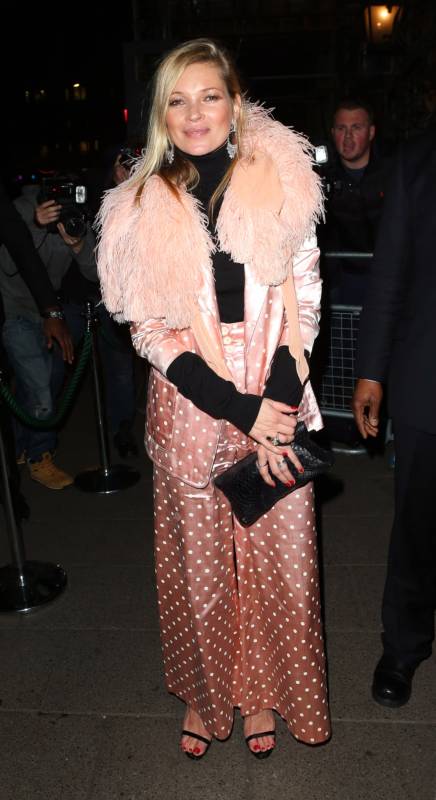 странные наряды звёзд, нелепые безвкусные наряды знаменитостей