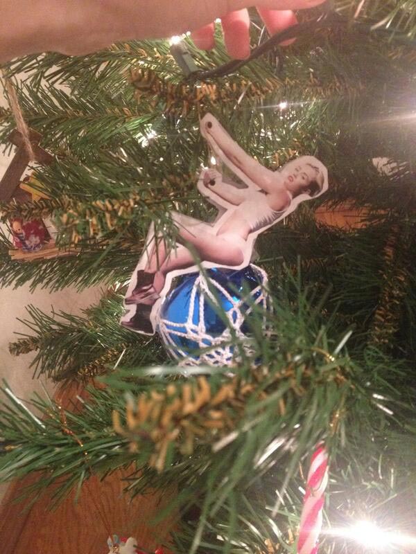 худшие украшения на новый год, самодельная ёлка, провальные украшения