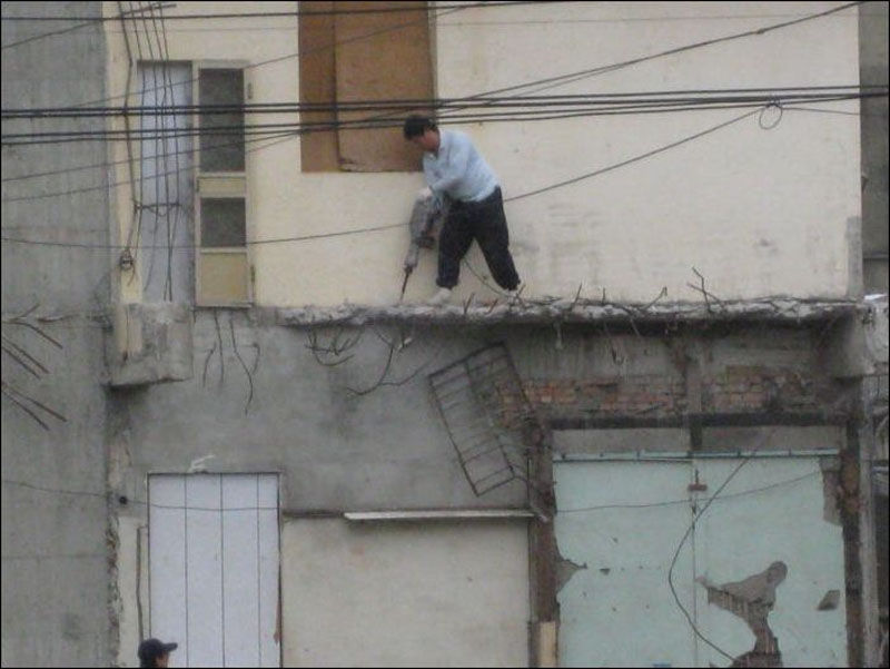 Слабоумие и отвага, техника безопасности