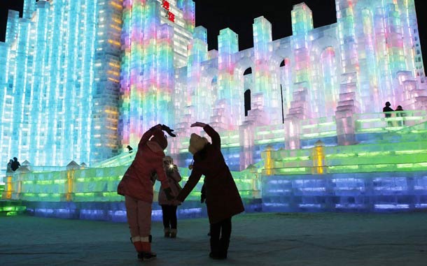 Гигантские скульптуры, из снега, льда, фестиваль,  Харбин, 2014