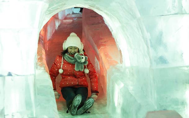 Гигантские скульптуры, из снега, льда, фестиваль,  Харбин, 2014