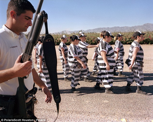 Жизнь в кандалах, Chain Gang, Женская колония, Estrella Jail, в Аризоне, США