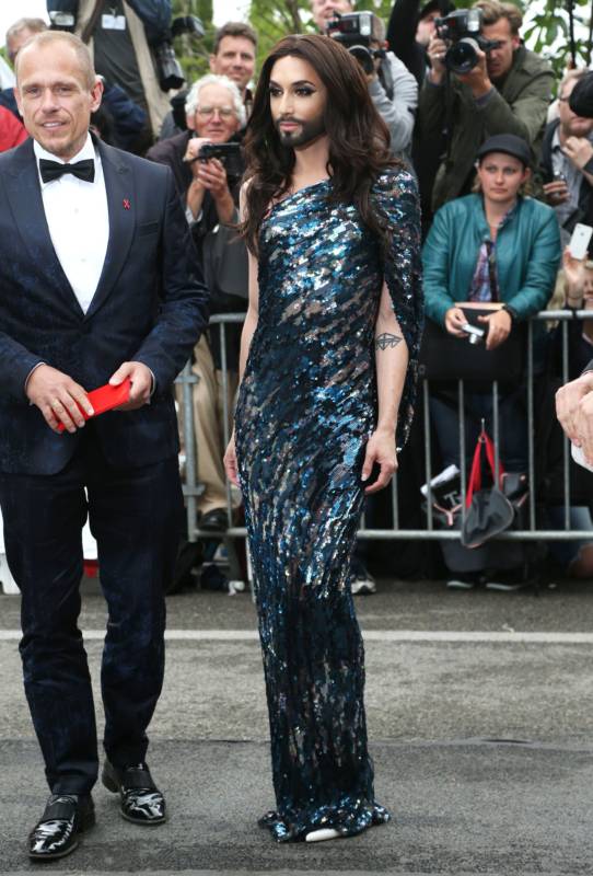Кончита Вурст Канны 2014, AmFAR «Кино против СПИДа» Кончита вурст, платье Кончиты Вурст