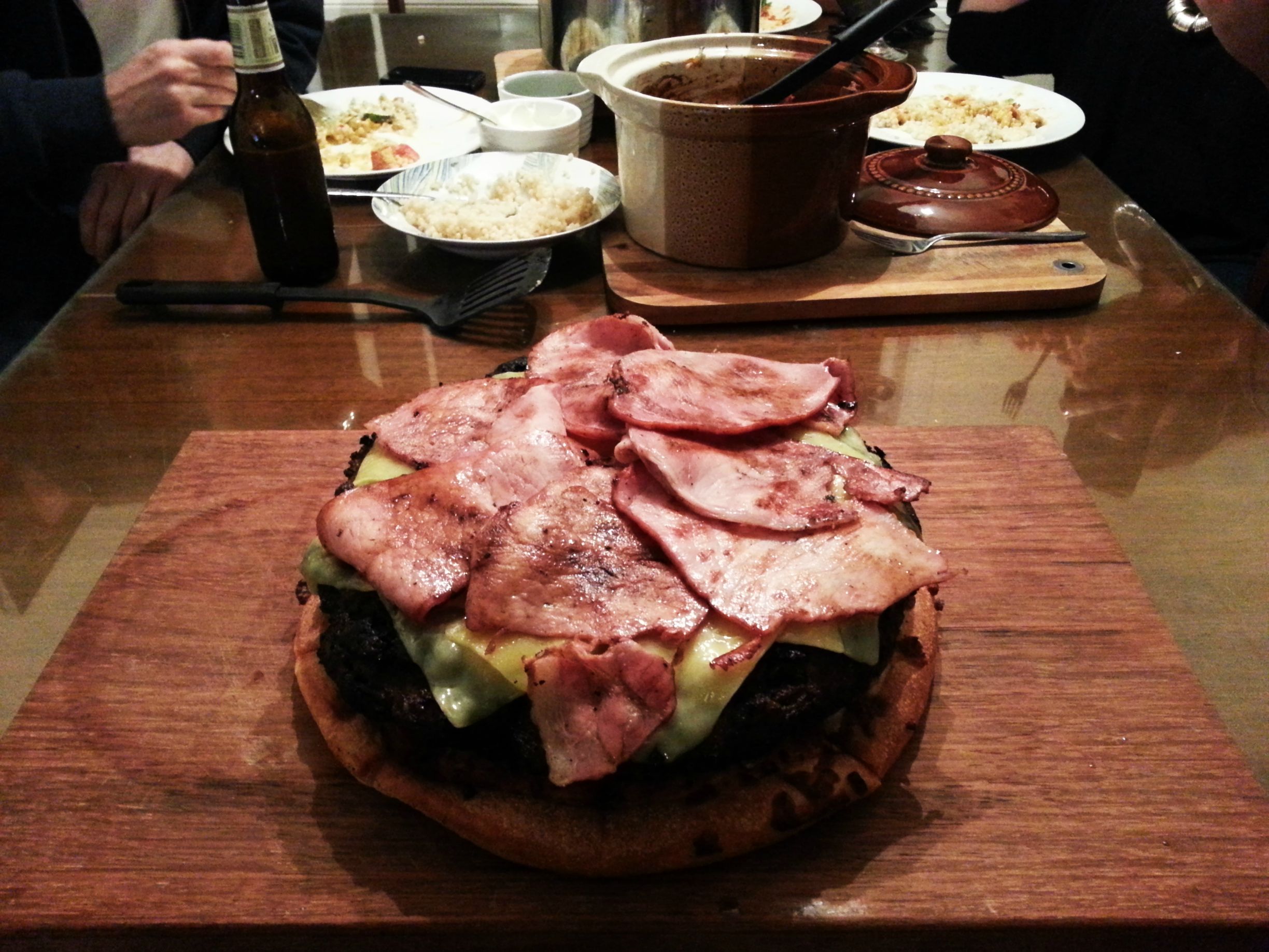 пицца-гамбургер, три американца приготовили, гамбургер из пицц