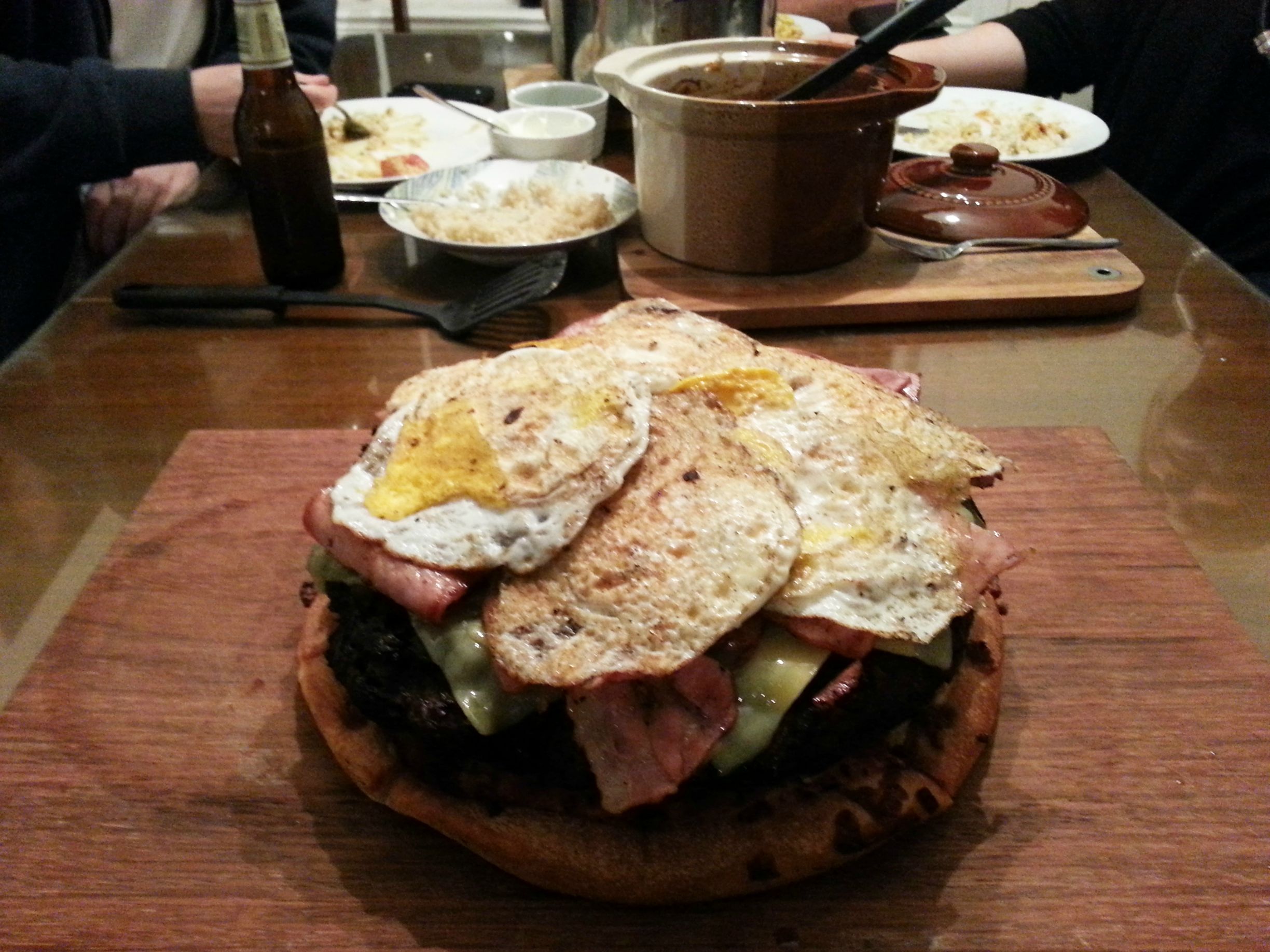 пицца-гамбургер, три американца приготовили, гамбургер из пицц